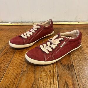 Taos women’s Footwear Burgundy and Cream Sneakers size 7